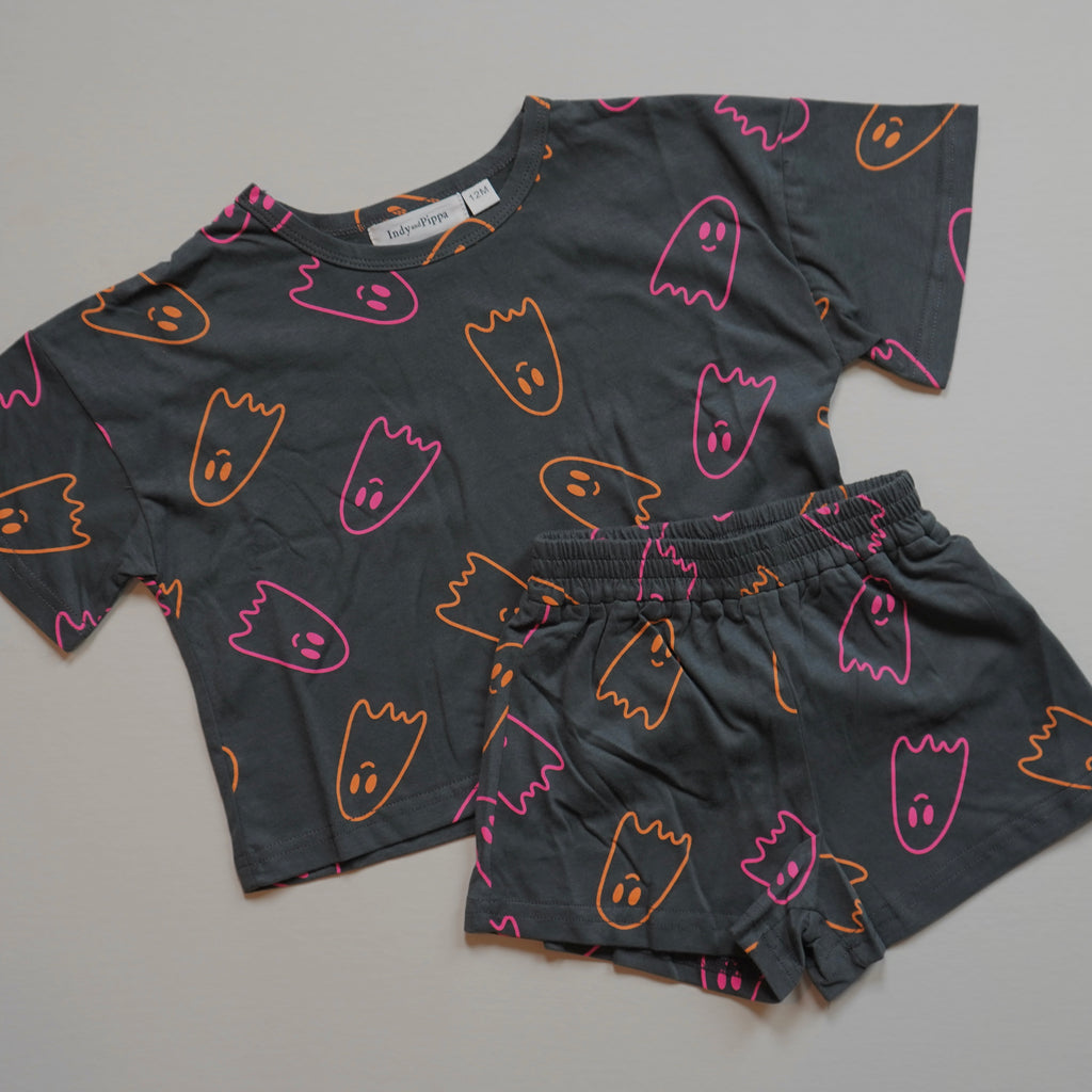 .Vintage Black Ghostie Daydreamer