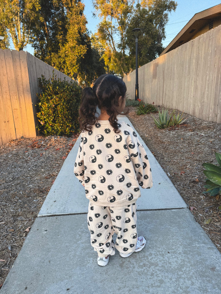.YinYang Sweatsuit